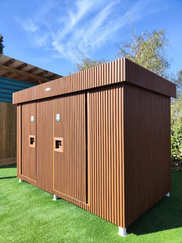 ASEO PORTÁTIL CON REVESTIMIENTO DE WPC