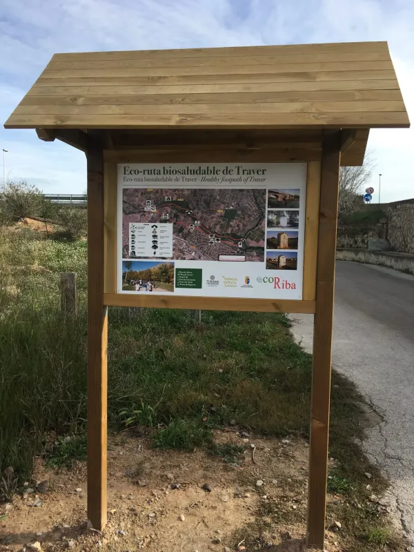 PANEL INTERPRETATIVO CON TEJADILLO