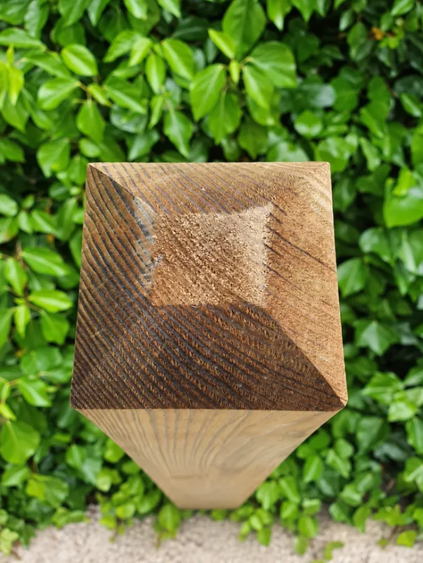 POSTE CUADRADO CABEZA REDONDEADA 100 X 9 X 9 CM