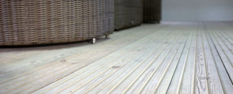 Cómo Nivelar un Suelo con Tarima de Madera Exterior