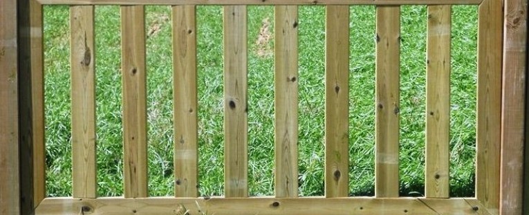 Cómo Fijar una Barandilla de Madera al Suelo